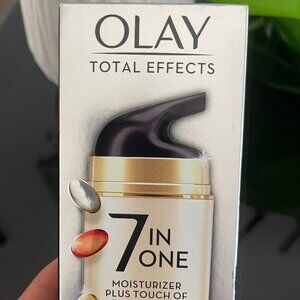 Lady of Olay Total Effects 7 in one